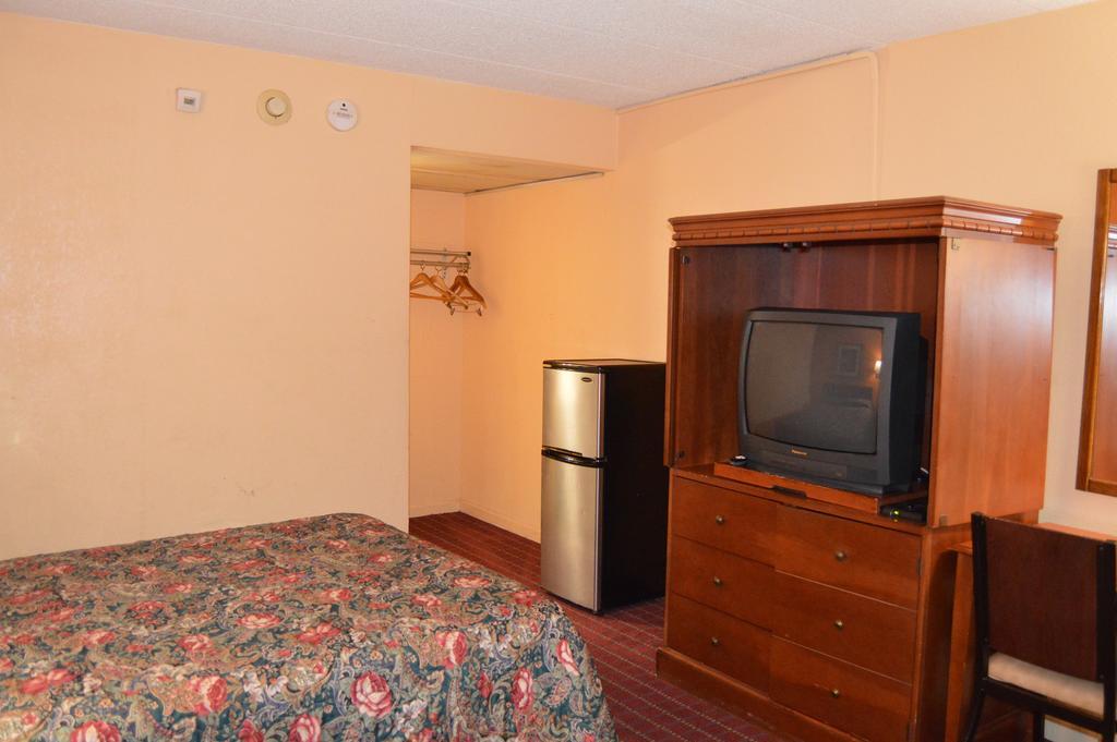 Travelers Inn South Brunswick Terrace Exteriör bild