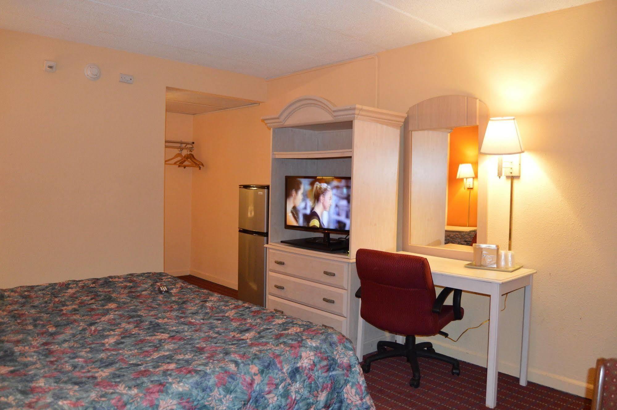 Travelers Inn South Brunswick Terrace Exteriör bild
